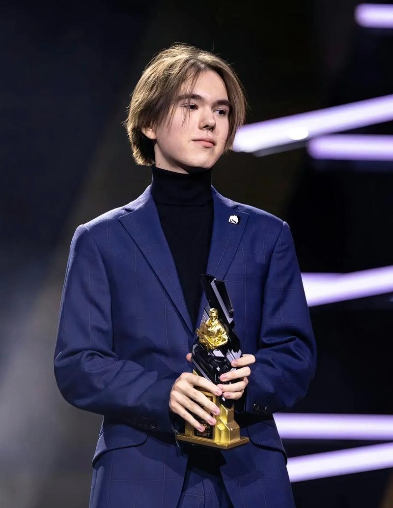 LEC公布2025LEC春季赛最佳新秀奖项的获得者