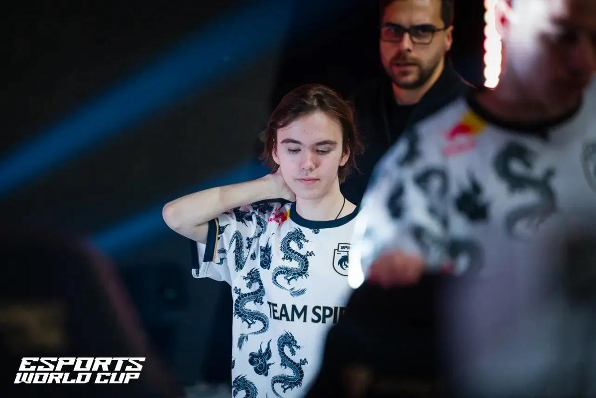 只有3名玩家是王者！ LPL 玩家在韩国服务器的排名： TheShy 是最低的！ knight 也没有好到哪里去