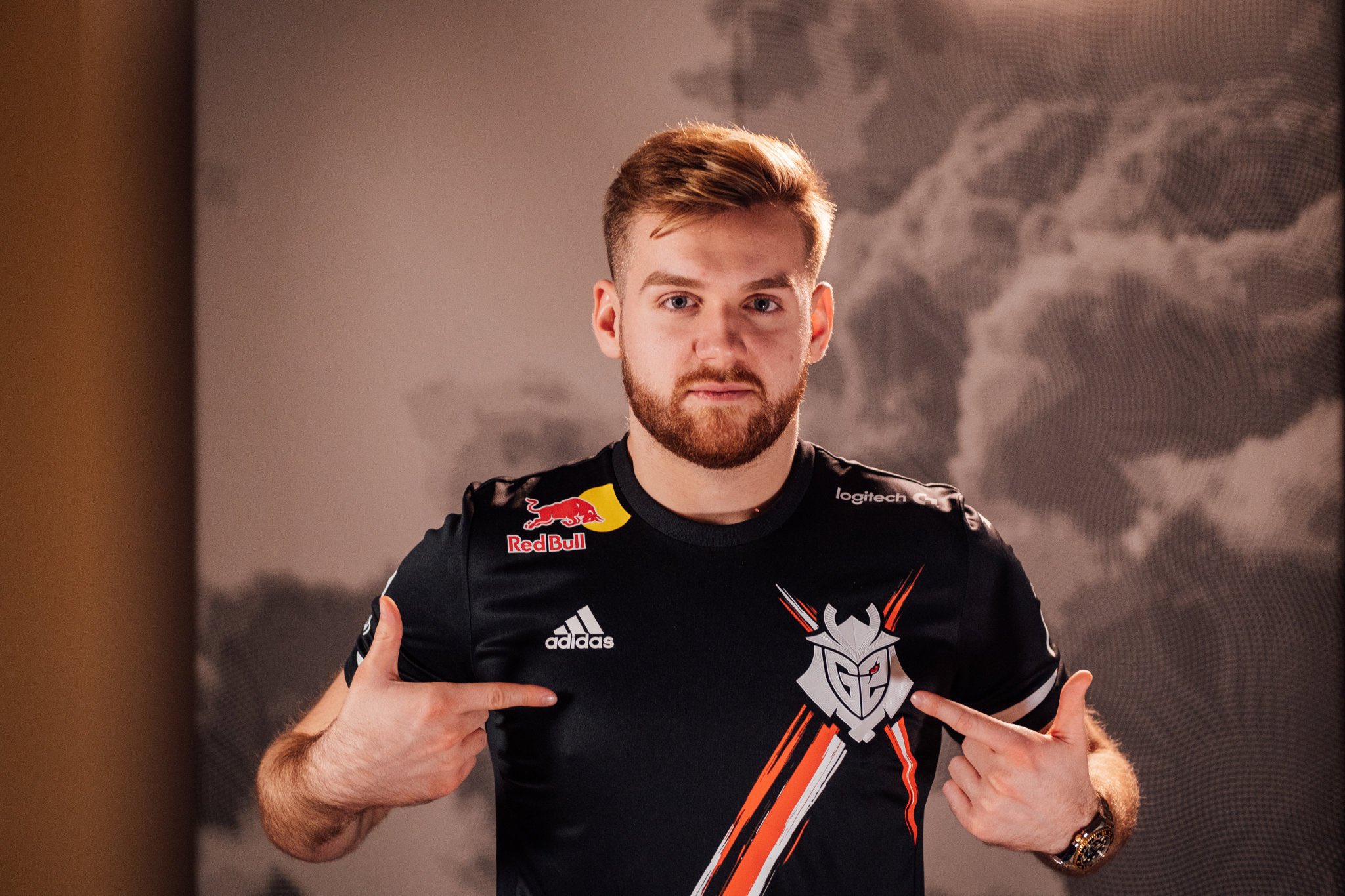 G2官方海报庆祝夺冠：12-0已经完成 我们是LEC的王者！